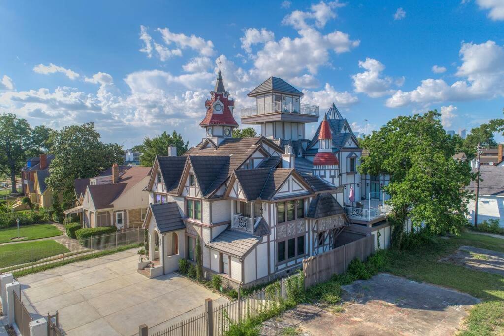Villa With 8 Bedrooms And Heated Swimming Pool Хюстън Екстериор снимка