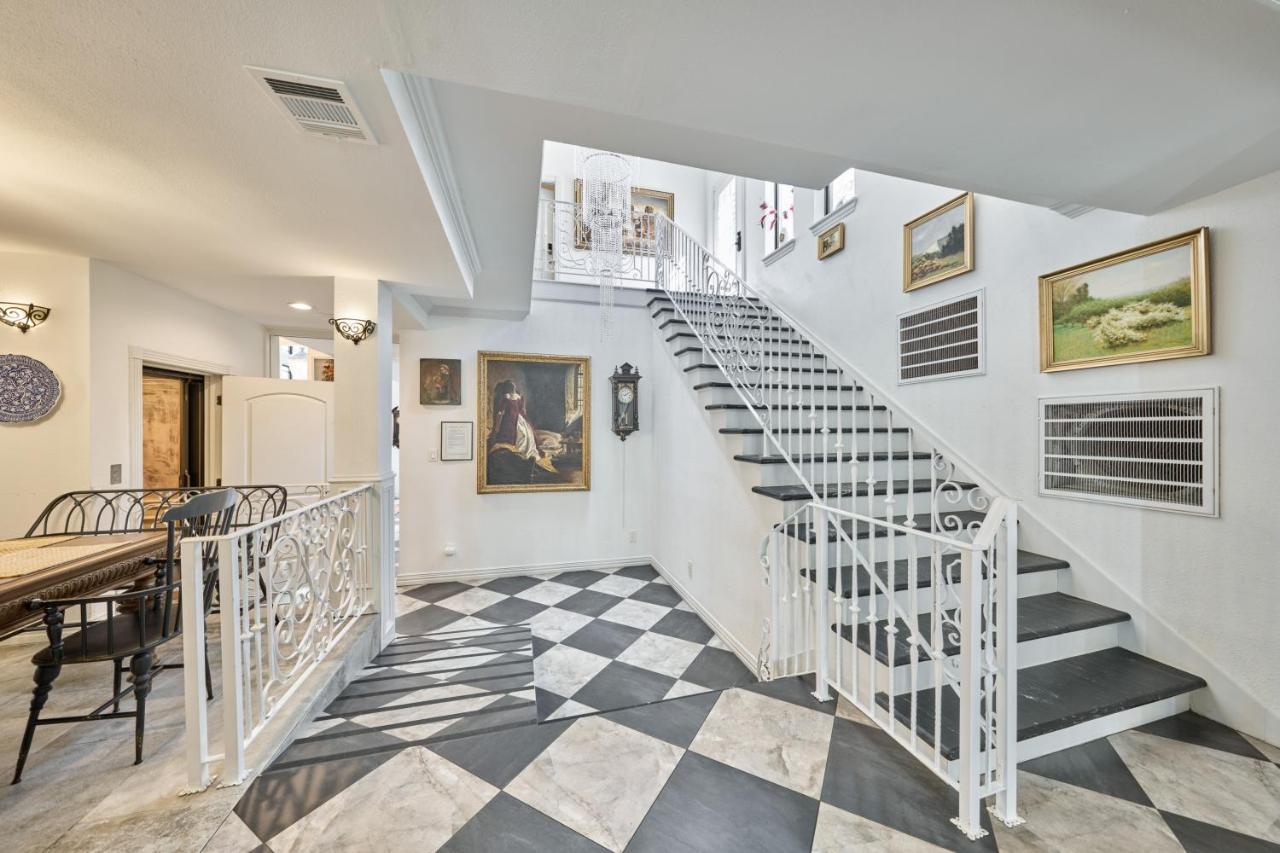 Villa With 8 Bedrooms And Heated Swimming Pool Хюстън Екстериор снимка