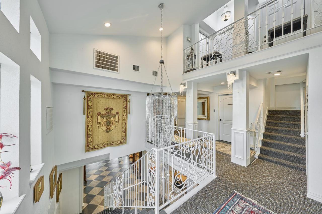 Villa With 8 Bedrooms And Heated Swimming Pool Хюстън Екстериор снимка