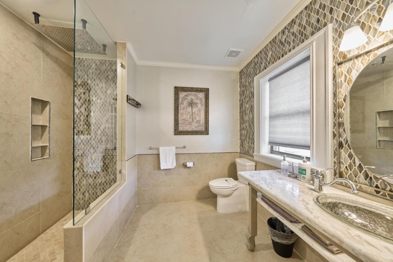 Villa With 8 Bedrooms And Heated Swimming Pool Хюстън Екстериор снимка