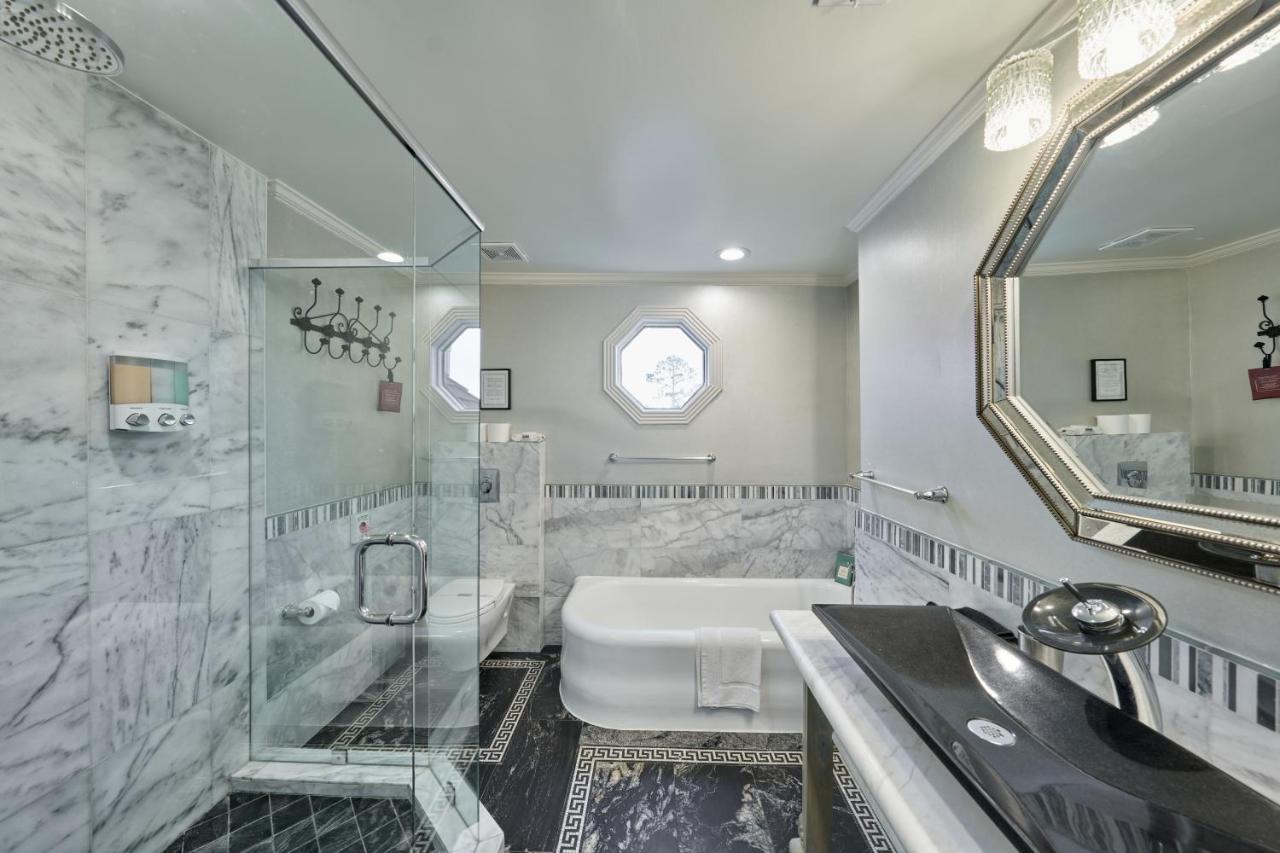 Villa With 8 Bedrooms And Heated Swimming Pool Хюстън Екстериор снимка