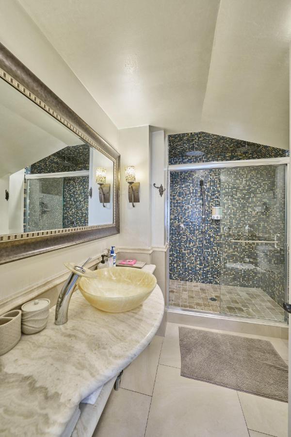 Villa With 8 Bedrooms And Heated Swimming Pool Хюстън Екстериор снимка